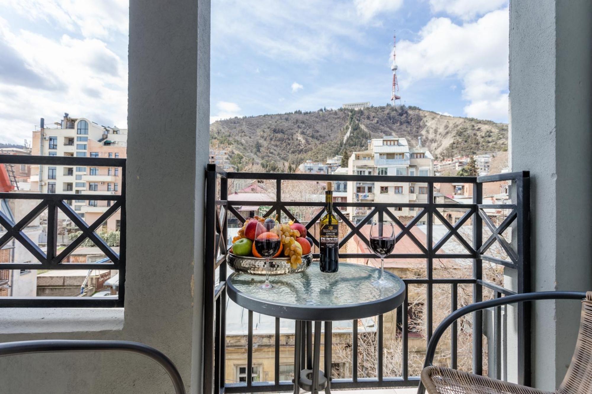 Serviced Apartment On Rustaveli Avenue 16 Tbilisi Luaran gambar